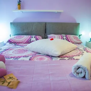  Bed & Breakfast Line